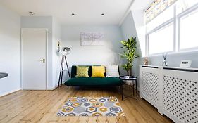 Luxurious 1-Bedroom Apartment In Kensington