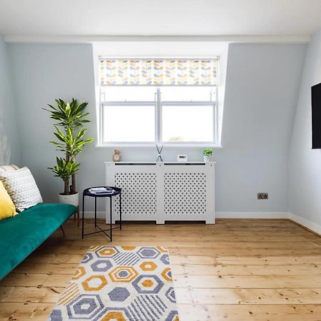 Luxurious 1-Bedroom Apartment In Kensington Londra Esterno foto