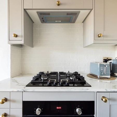 Luxurious 1-Bedroom Apartment In Kensington Londra Esterno foto