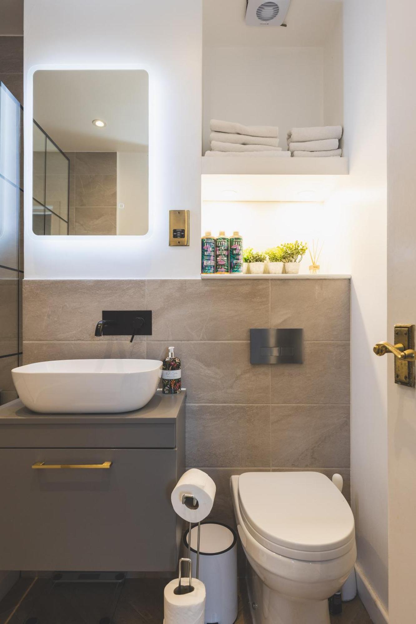 Luxurious 1-Bedroom Apartment In Kensington Londra Esterno foto