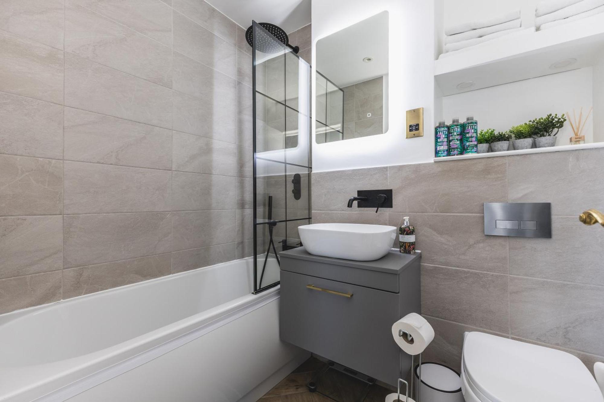 Luxurious 1-Bedroom Apartment In Kensington Londra Esterno foto